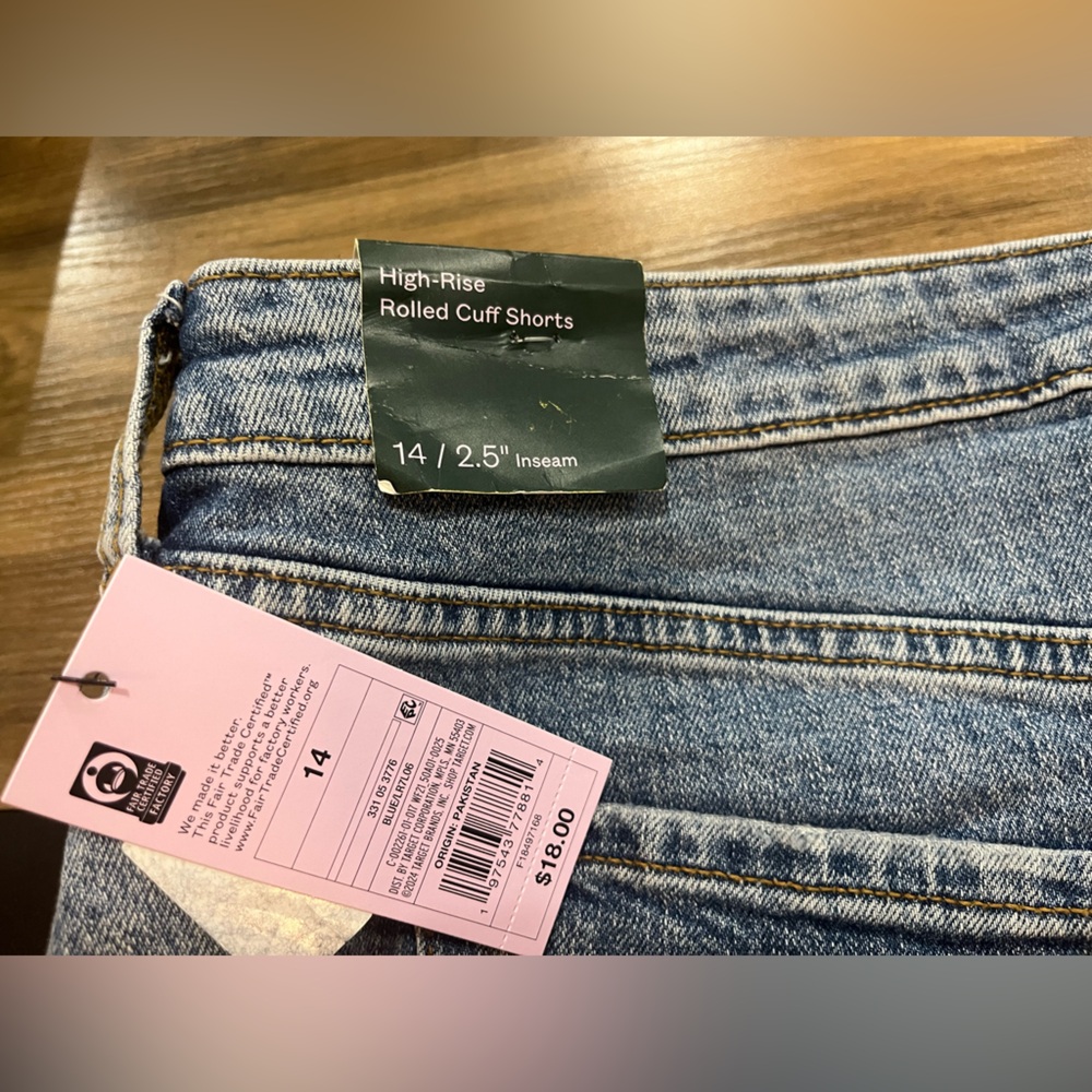 Wild fable high rise rolled cuff Denim Blue Women's Shorts size 14 2.5” inseam - Picture 3 of 3